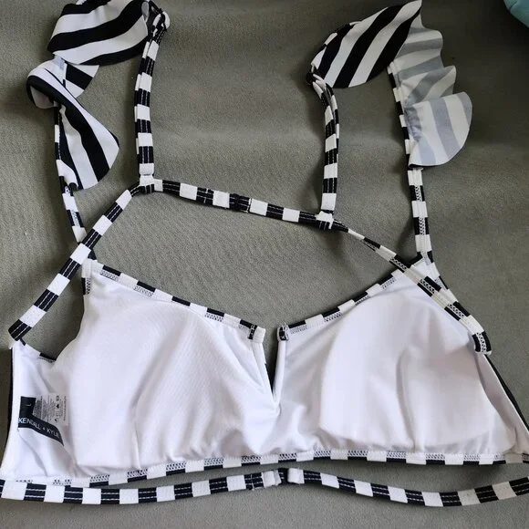 Kendall & Kylie Bikini Top Stripes White and Black Size L NWT - Picture 3 of 3